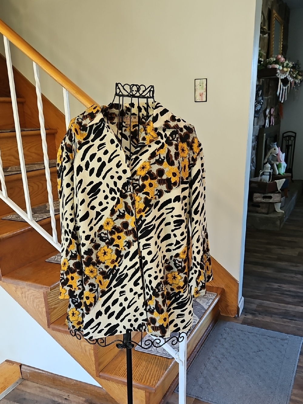 👚Notations Women's Floral & Animal Print Blouse in Cream and Yellow